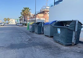 Foto de varios contenedores aportada por uno de los participantes en la encuesta.