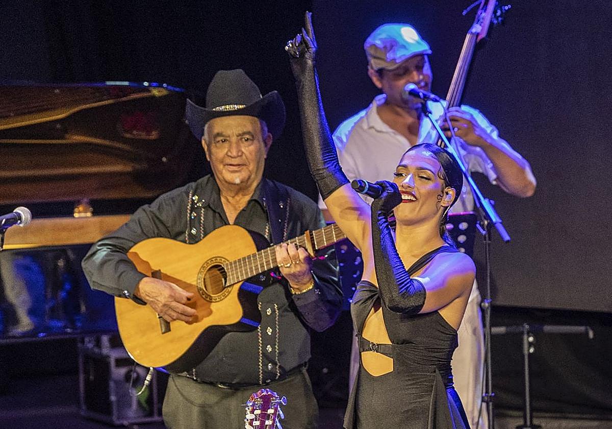 Los conciertos de Ana Lua Caiano, El Caribefunk, Ballakè Sissoko y Eliades Ochoa, en imágenes