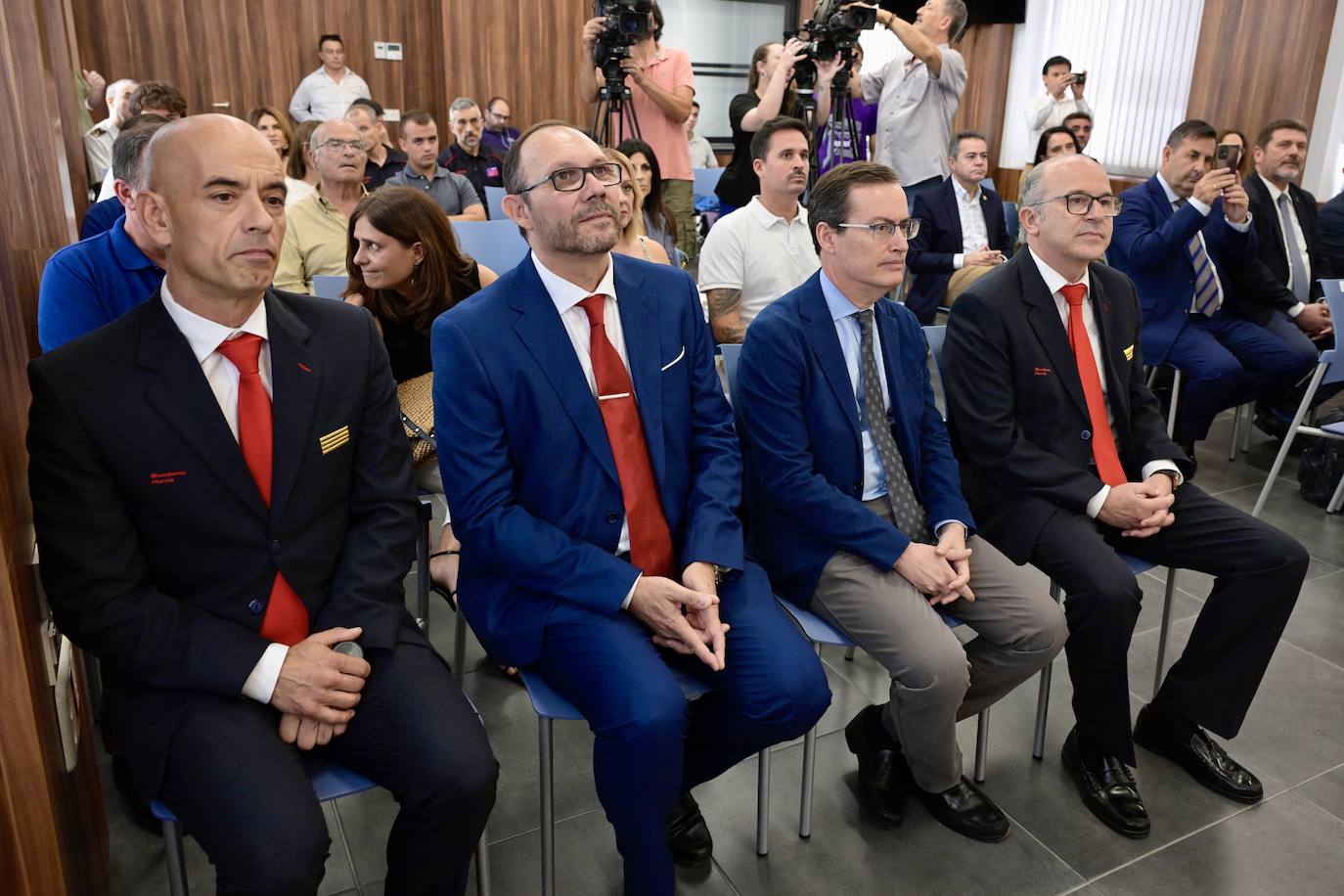 Interior homenajea a cuatro bomberos del SEIS por sus trabajos en la extinción de incendios, en imágenes
