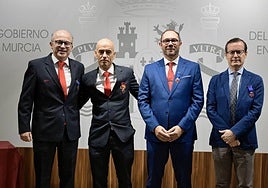 Interior homenajea a cuatro bomberos del SEIS por sus trabajos en la extinción de incendios, en imágenes