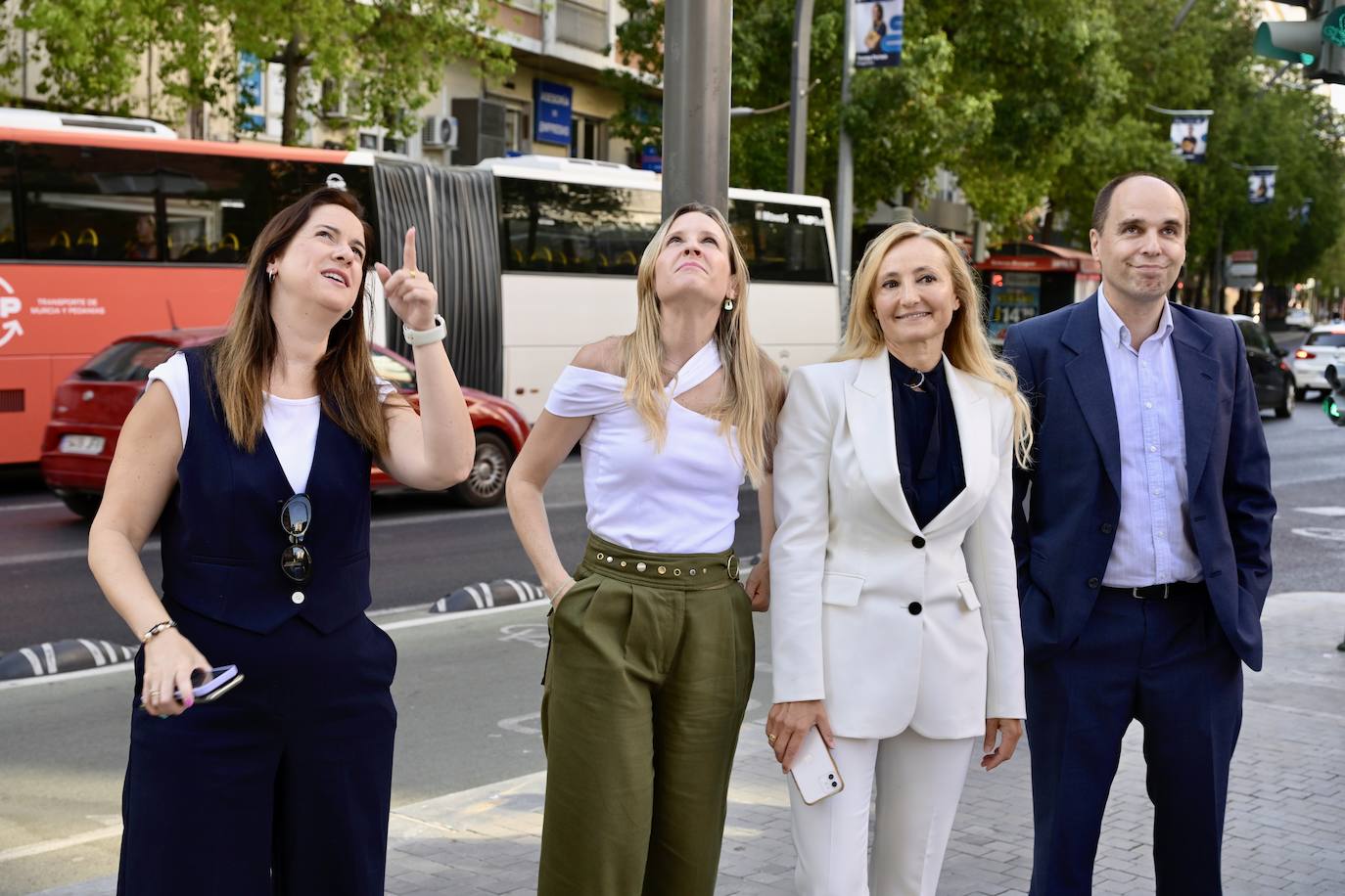 La lona colgada para celebrar los 1.200 años de Murcia, en imágenes