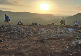 Trabajos de excavación en el cerro de la Virgen de Calasparra.