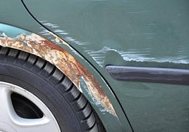 Roces en la carrocería de un vehículo, en una imagen de archivo.