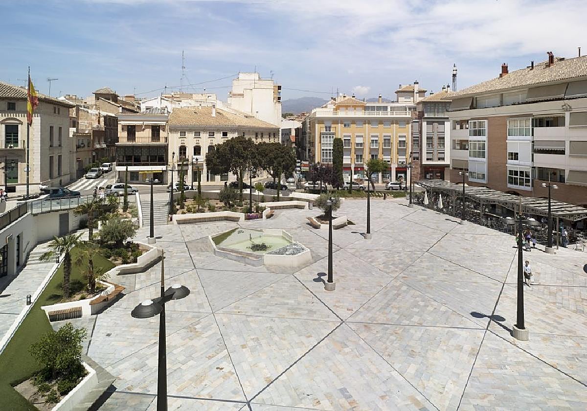 Elevar la topografía de la zona verde en la Plaza de la Balsa Vieja