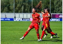 Daniela Arques celebra con rabia su gol, el que sentenció la semifinal de ayer frente a Inglaterra.