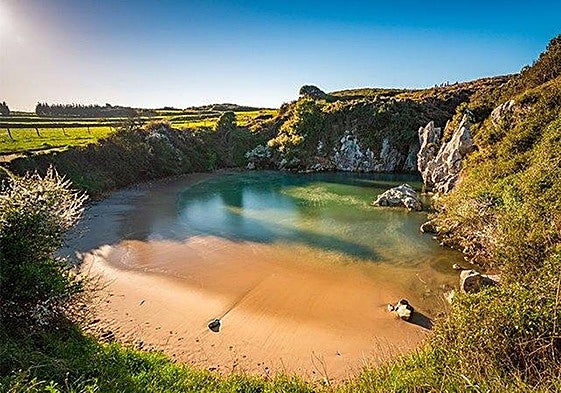 La playa más pequeña de España.
