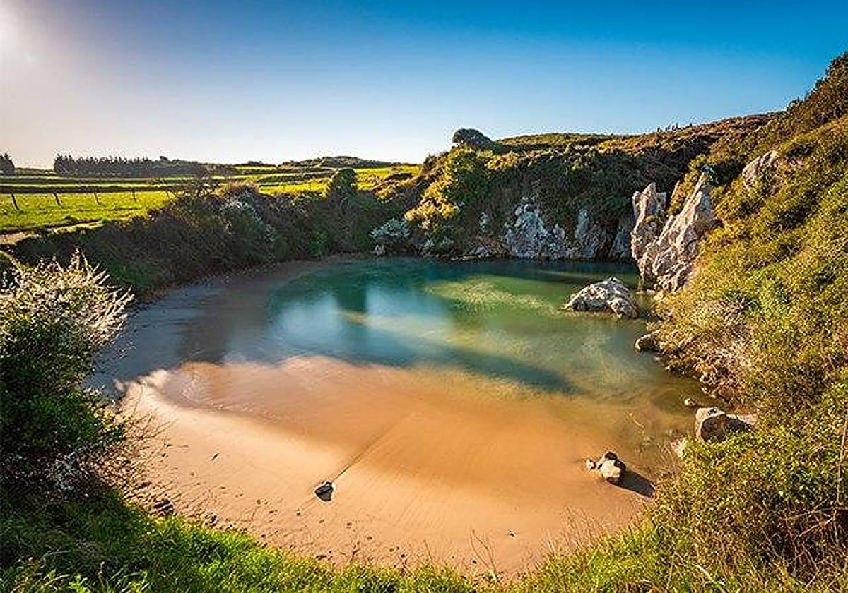 La playa más pequeña de España.