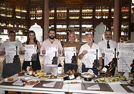 Presentación ayer de las jornadas gastronómicas de las que van a poder disfrutar los visitantes durante la 63 edición del Cante de las Minas en la tienda de ultramarinos reabierta como restaurante La Tienda de Solita.