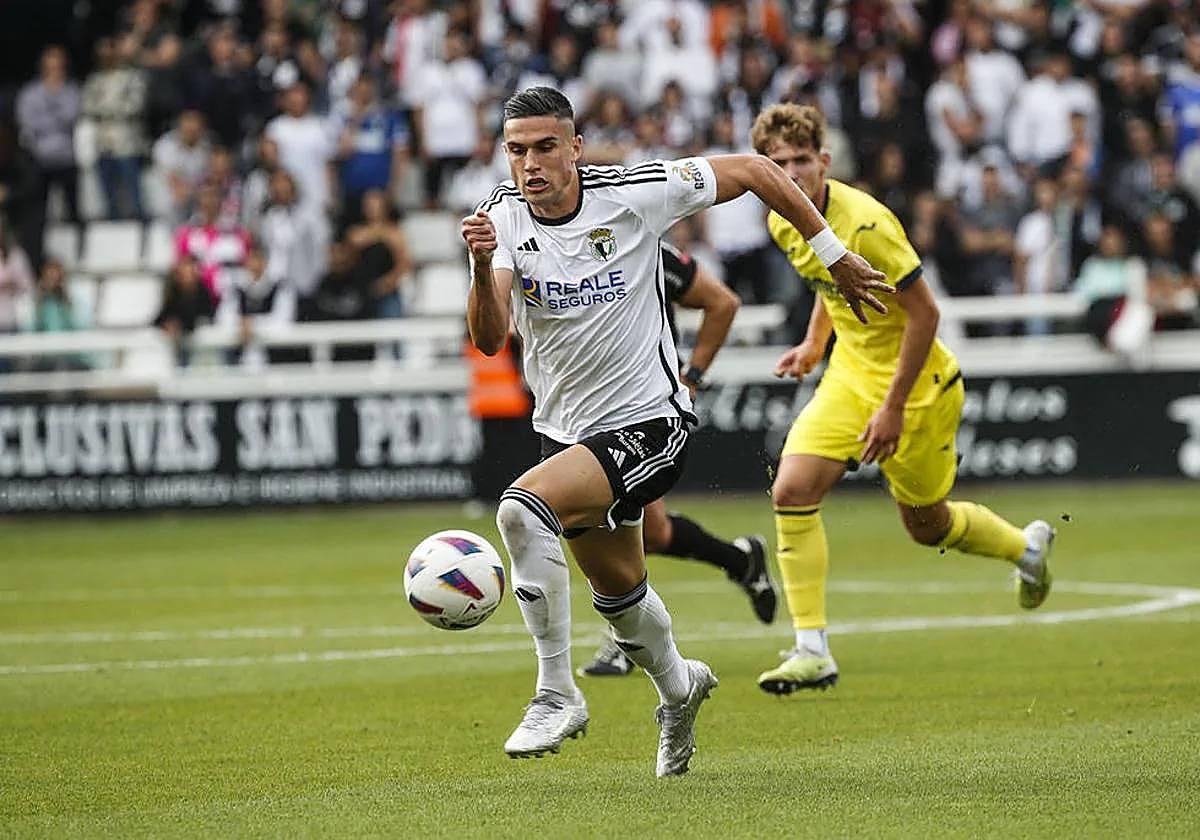 Edu Espiau, en un partido con el Burgos.