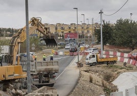 Imagen de archivo de las obras de construcción del puente sobre la rambla.