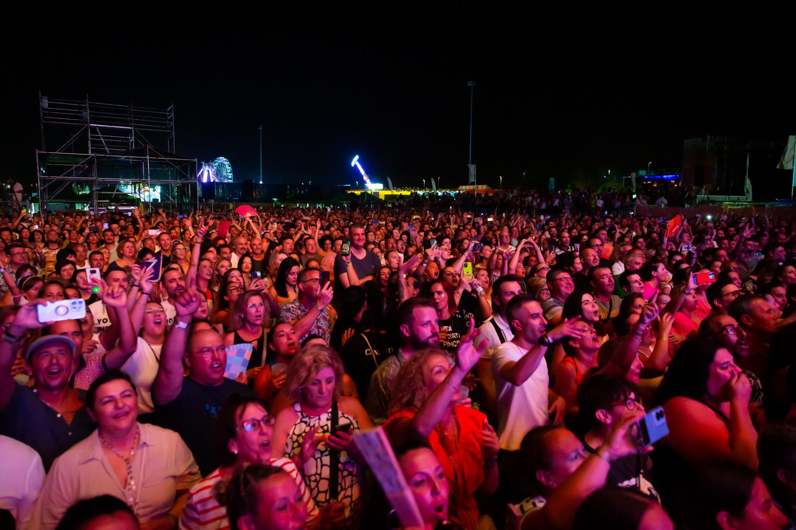 El Brilla Torrevieja pone el parque Antonio Soria a bailar al ritmo de la tecno-rumba