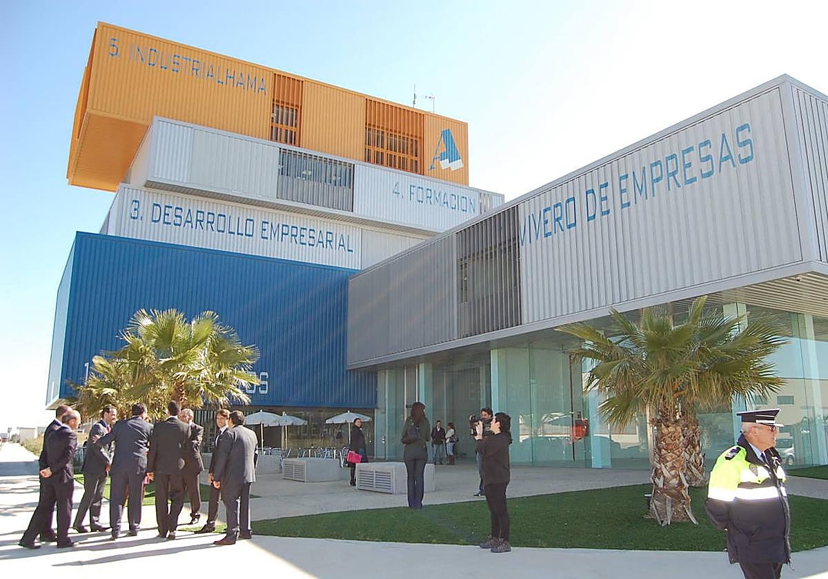 Imagen de un acto público en el parque industrial de Alhama.