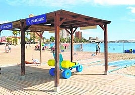 La playa Barnuevo de Santiago de la Ribera es una de las que disponen de zonas de baño adaptadas.