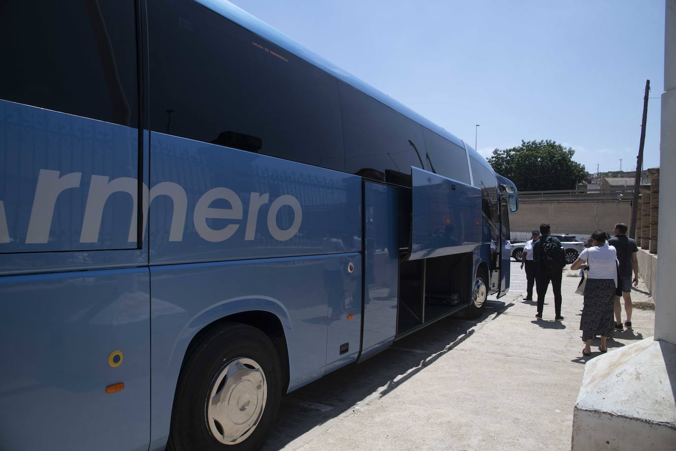 El traslado de viajeros entre Murcia y Cartagena por las obras del AVE, en imágenes