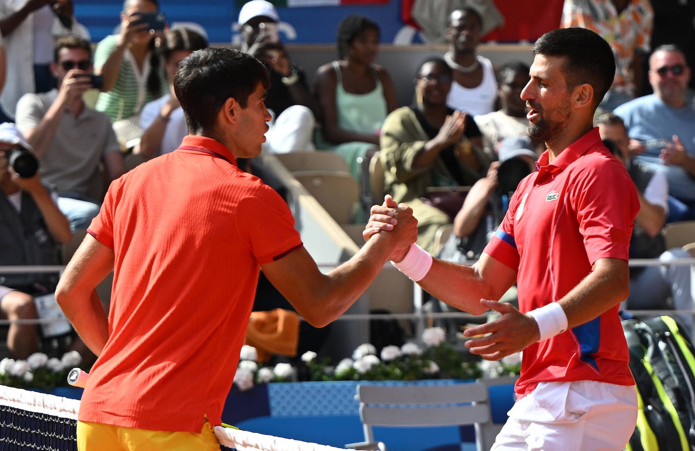 En imágenes, la final de tenis en los Juegos Olímpicos entre Carlos Alcaraz y Novak Djokovic