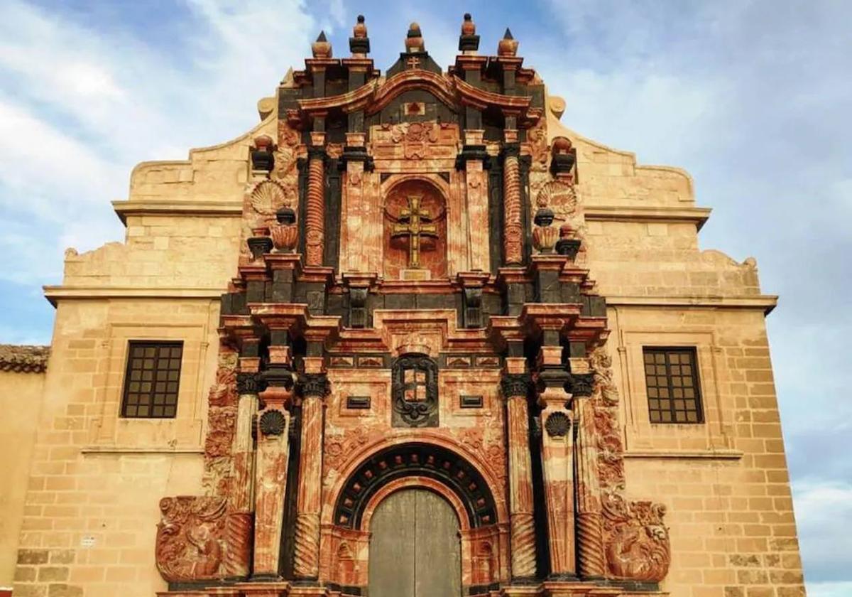 La portada barroca de la basílica, tras retirar los andamios en la tarde de ayer.