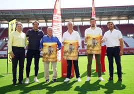 Felipe Moreno, presidente del Real Murcia, en el centro con representantes de Hércules y Albacete.