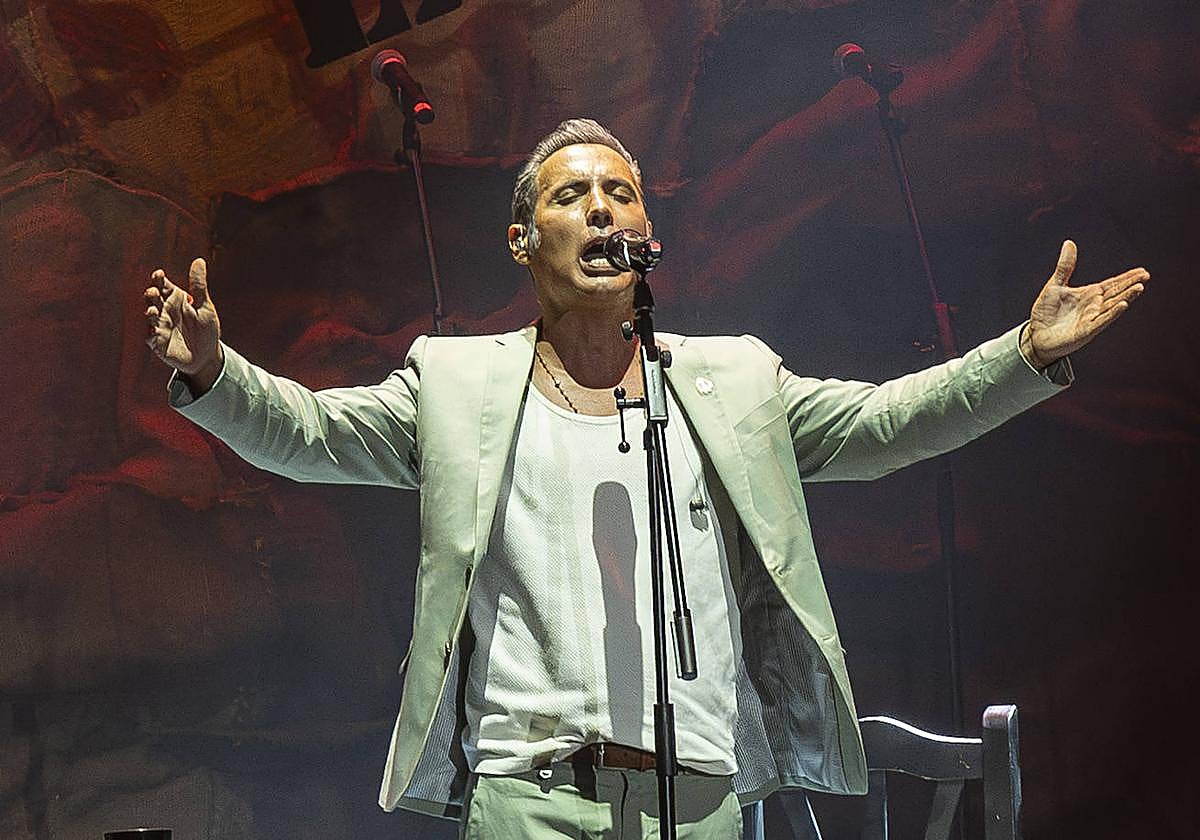 Pitingo, durante su actuación anoche en la 'Catedral del Cante'.