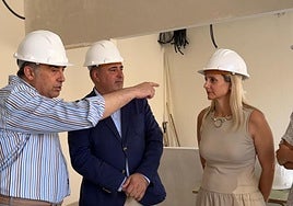 El concejal José Antonio Zafra explica los pormenores de la obra.