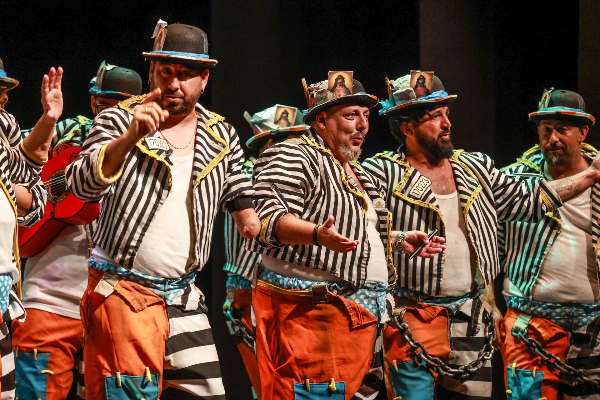 Carnaval, chirigoteo y humo gaditano en Torrevieja