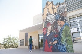 El mural de la romería rociera de Tercia, que adorna el centro cívico de la asociación vecinal.