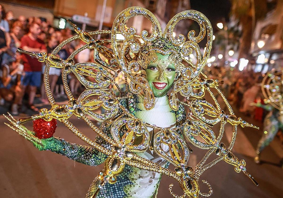 El desfile del Carnaval de Torrevieja, en imágenes