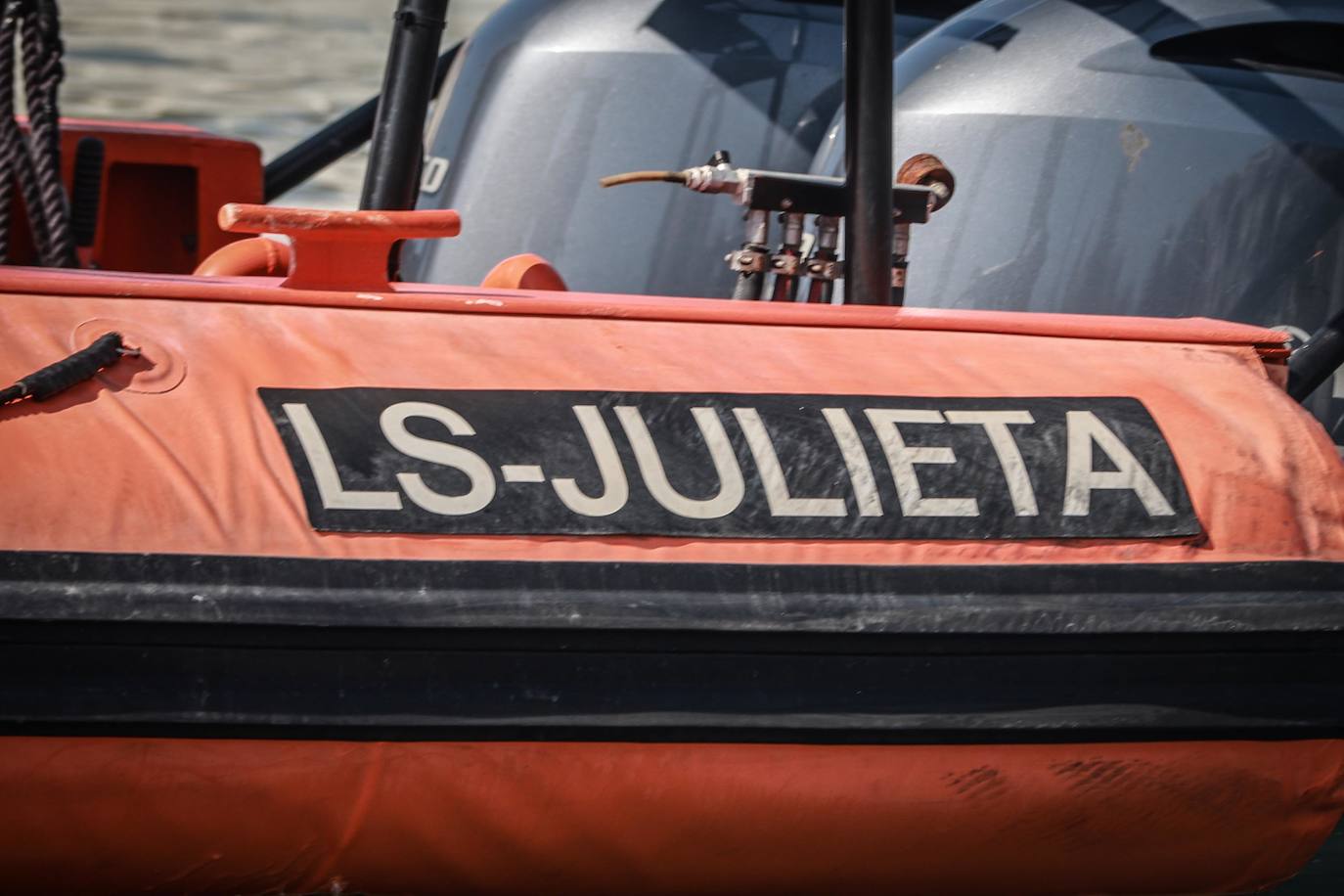 Un día con el equipo de Salvamento Marítimo de Cruz Roja de Torrevieja, en imágenes