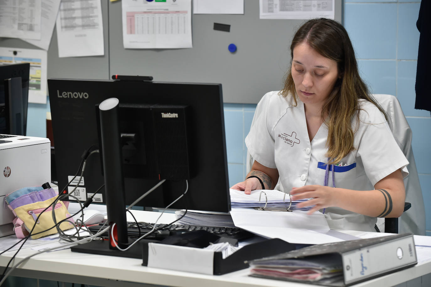 El servicio de Farmacia del Hospital Reina Sofía de Murcia, en imágenes