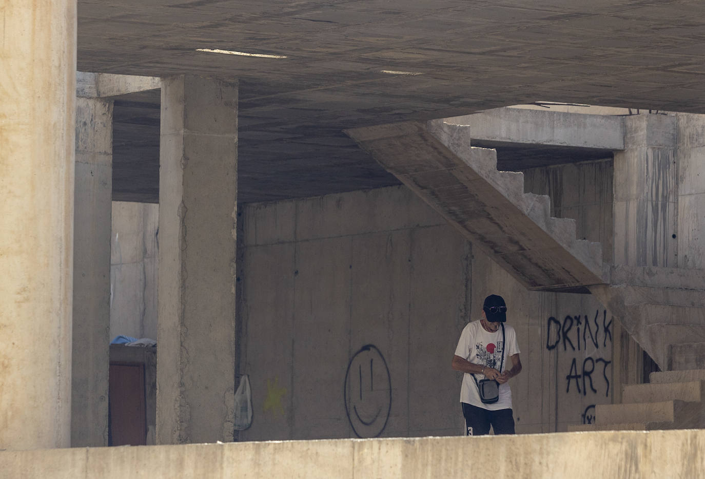 Okupas en la estructura del edificio a medio construir, en imágenes