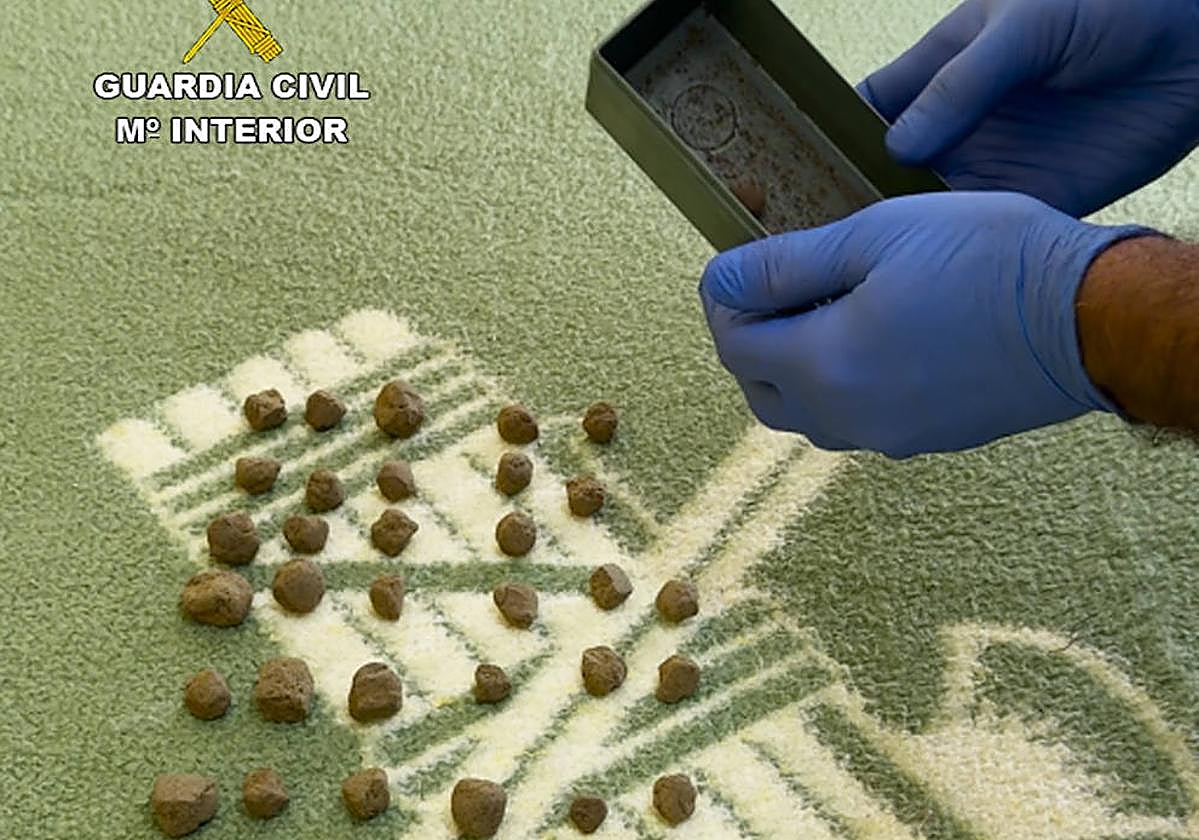 Hachís incautado por la Guardia Civil.