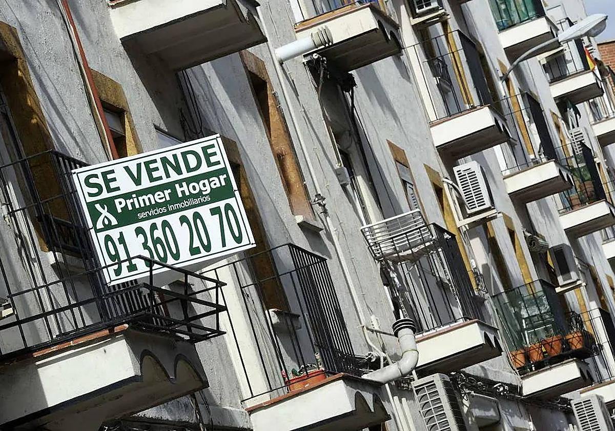 El cartel de un piso en venta.