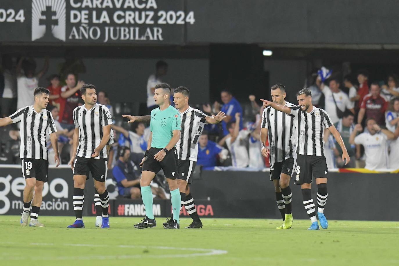 La derrota del Cartagena ante el Zaragoza, en imágenes