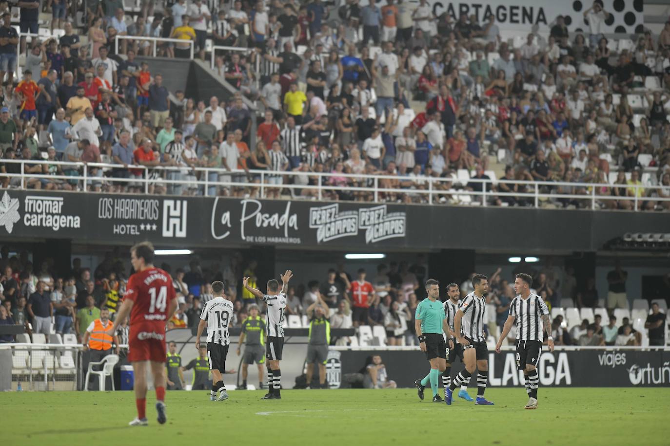 La derrota del Cartagena ante el Zaragoza, en imágenes