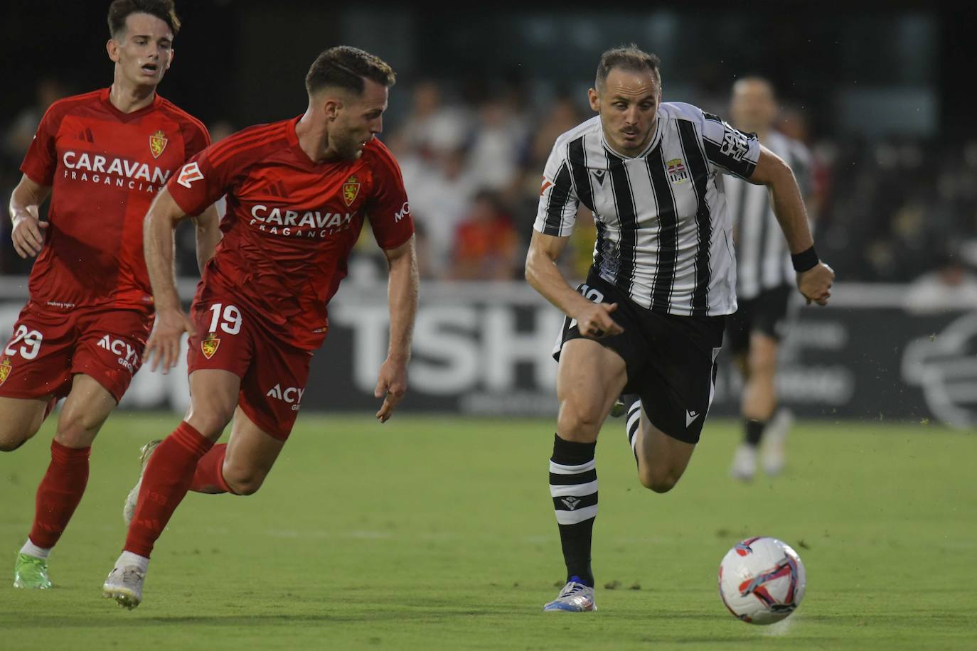 La derrota del Cartagena ante el Zaragoza, en imágenes