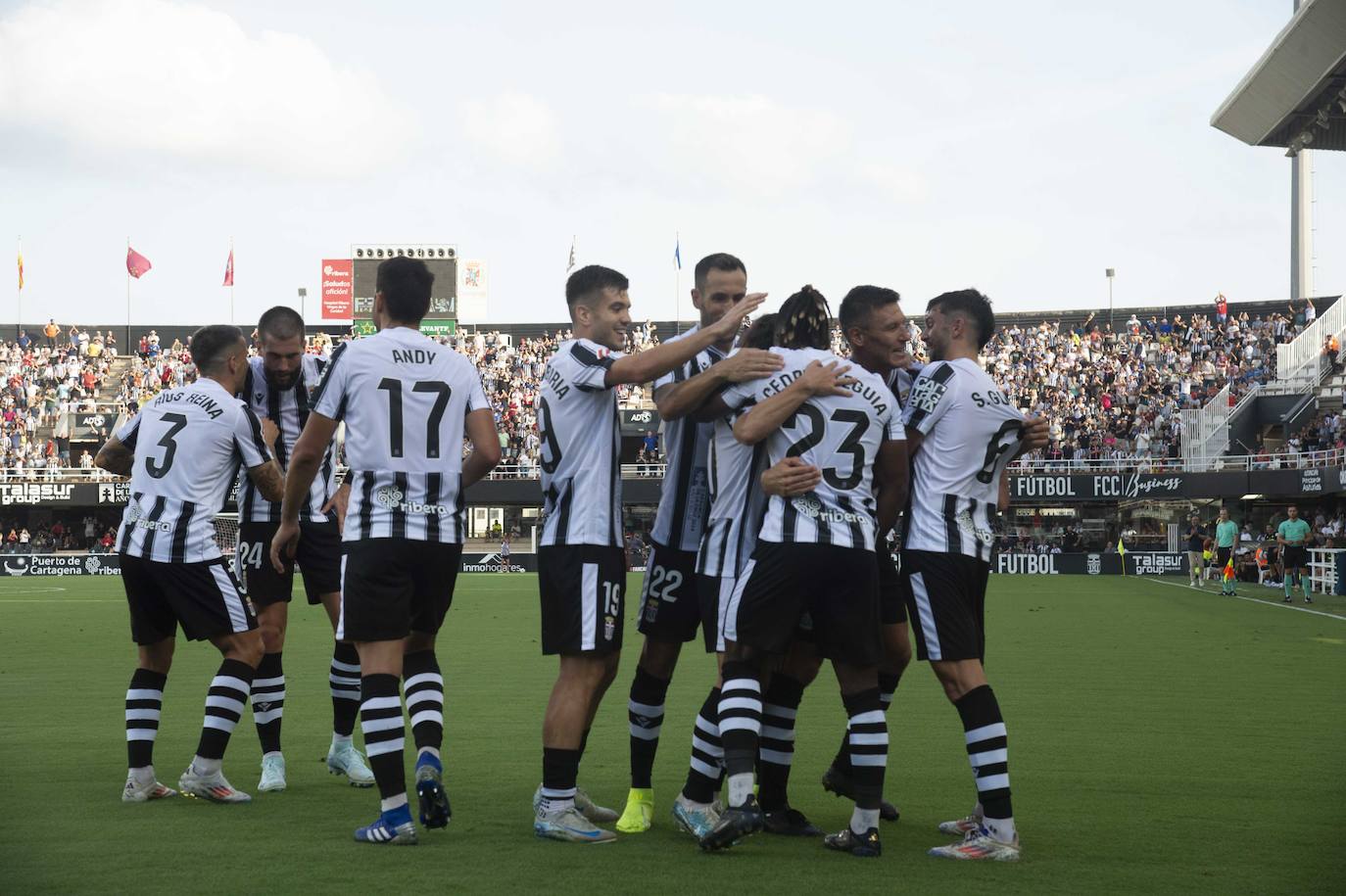 La derrota del Cartagena ante el Zaragoza, en imágenes