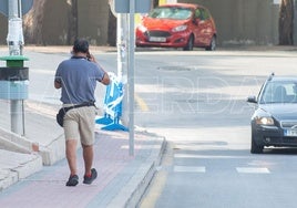 El presunto autor del atropello sale del juzgado de guardia, este lunes por la tarde.