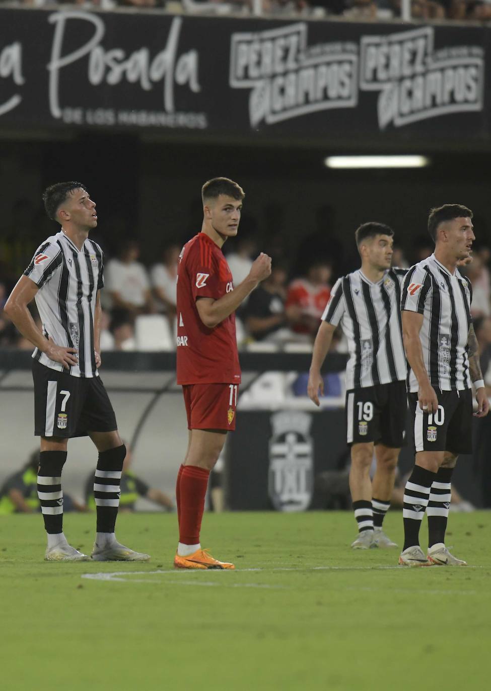 La derrota del Cartagena ante el Zaragoza, en imágenes