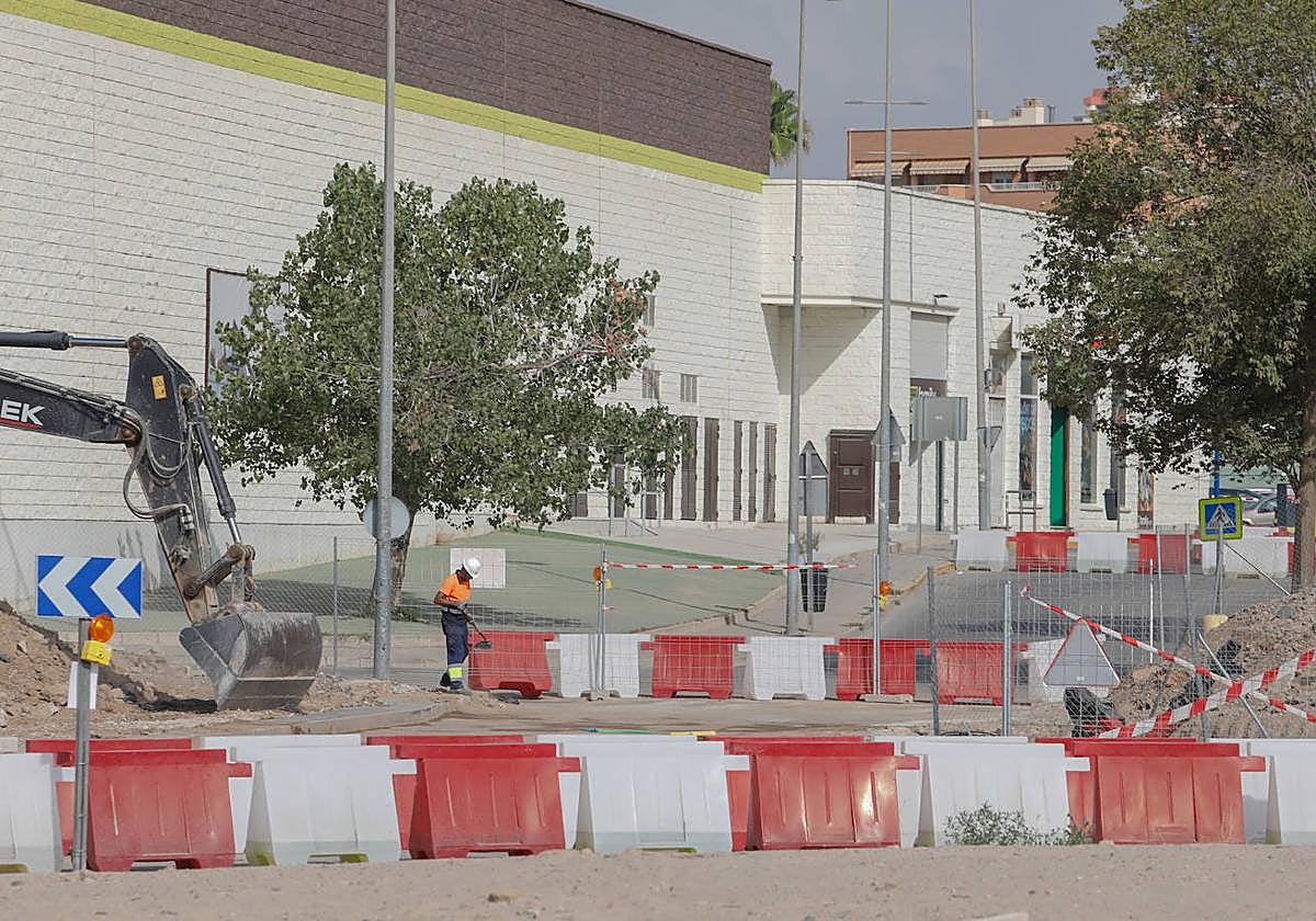 La calle Juan Antonio Dimas de Lorca, afectada por las obras de Adif.