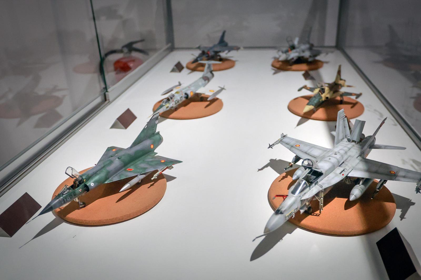 La exposición de modelismo del Ejército español, en imágenes