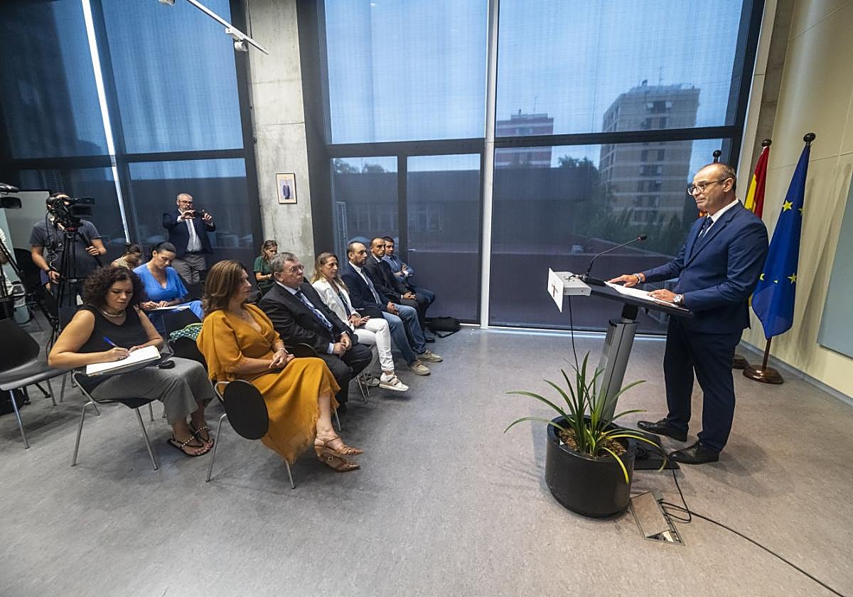 El consejero de Educación, Formación Profesional y Empleo, Víctor Marín, presenta los datos del curso.