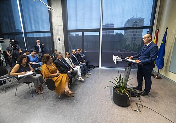 El consejero de Educación, Formación Profesional y Empleo, Víctor Marín, presenta los datos del curso.