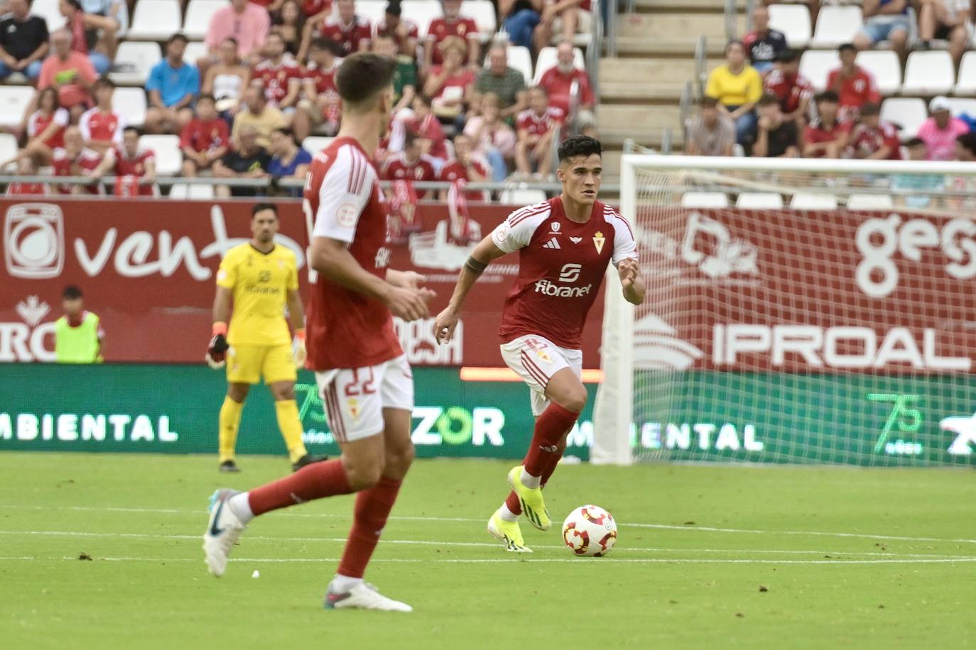 La derrota del Real Murcia frente al Yeclano ante su afición, en imágenes