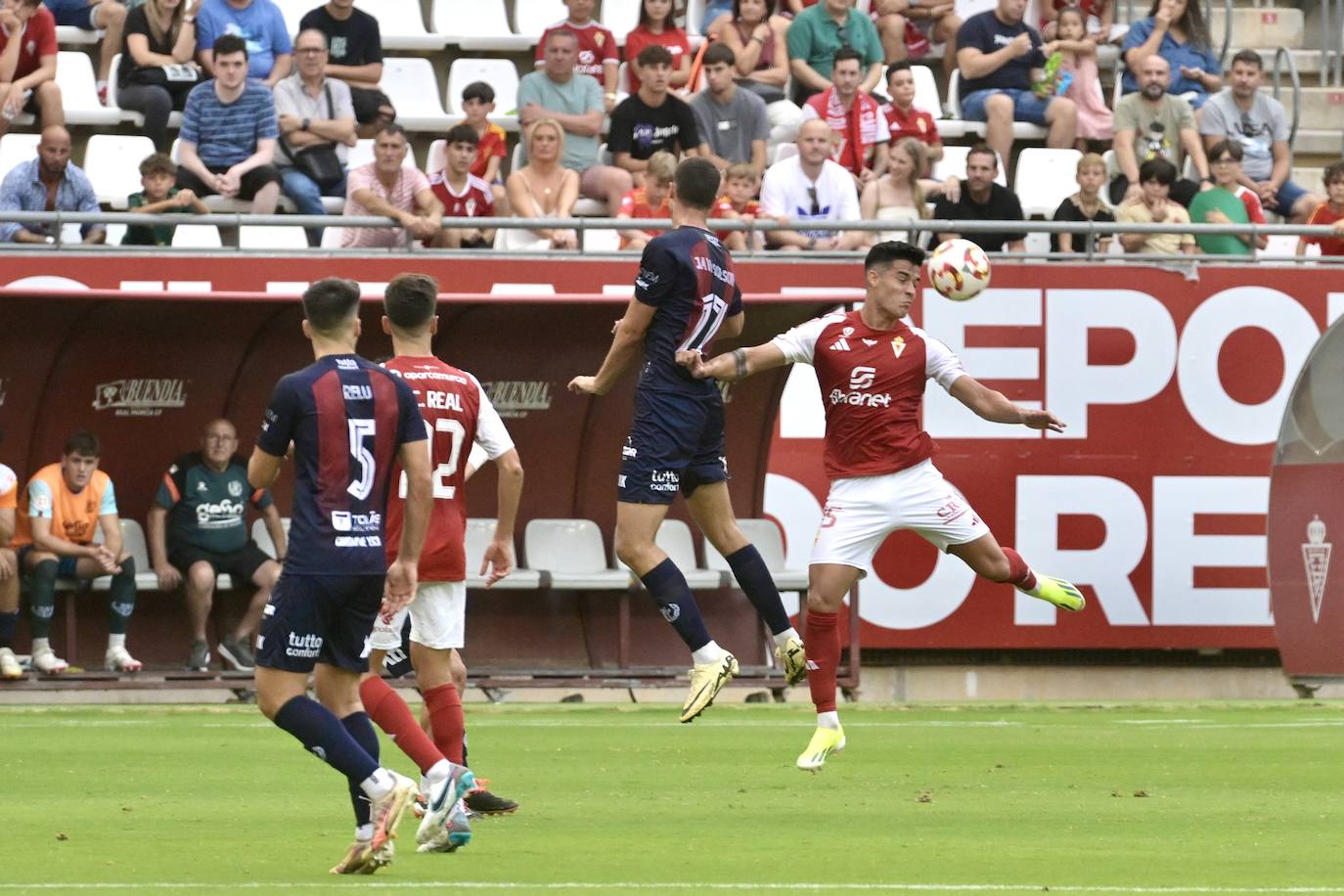 La derrota del Real Murcia frente al Yeclano ante su afición, en imágenes