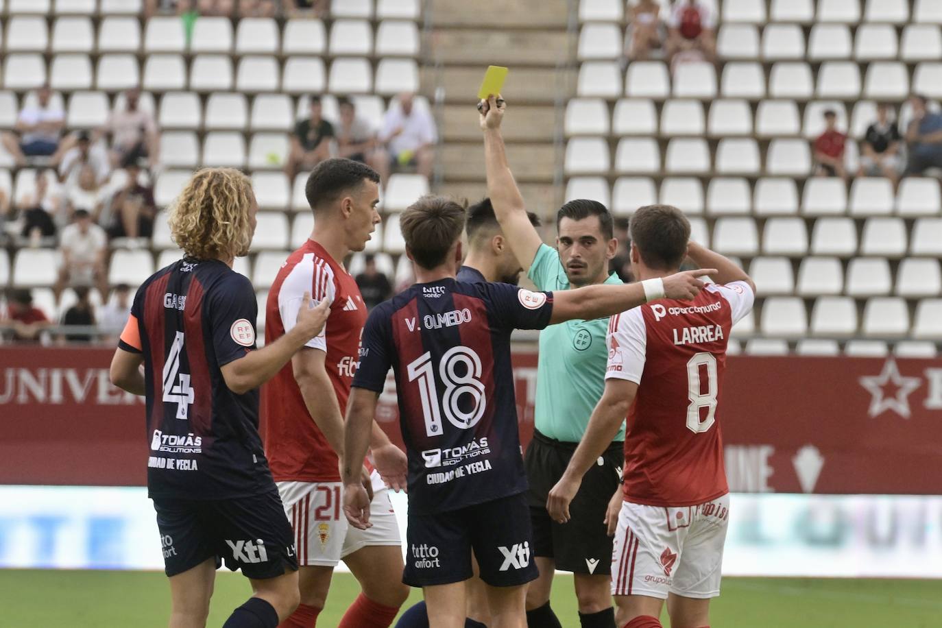 La derrota del Real Murcia frente al Yeclano ante su afición, en imágenes