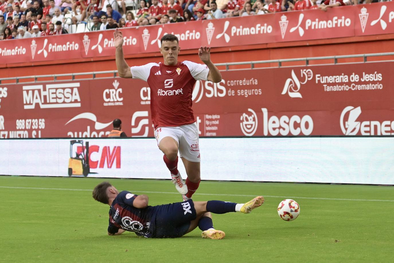 La derrota del Real Murcia frente al Yeclano ante su afición, en imágenes