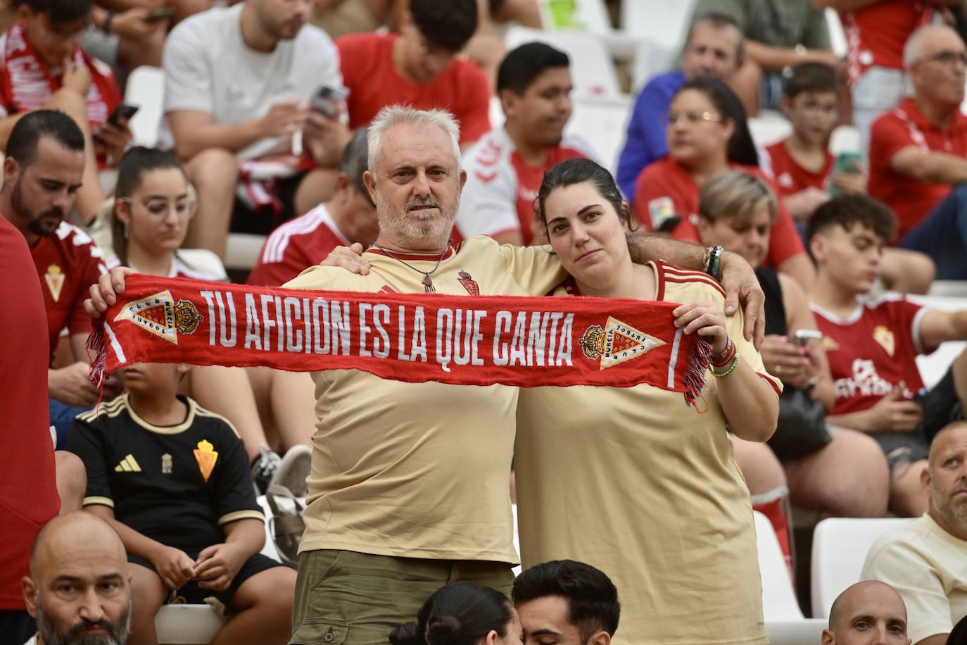 La derrota del Real Murcia frente al Yeclano ante su afición, en imágenes