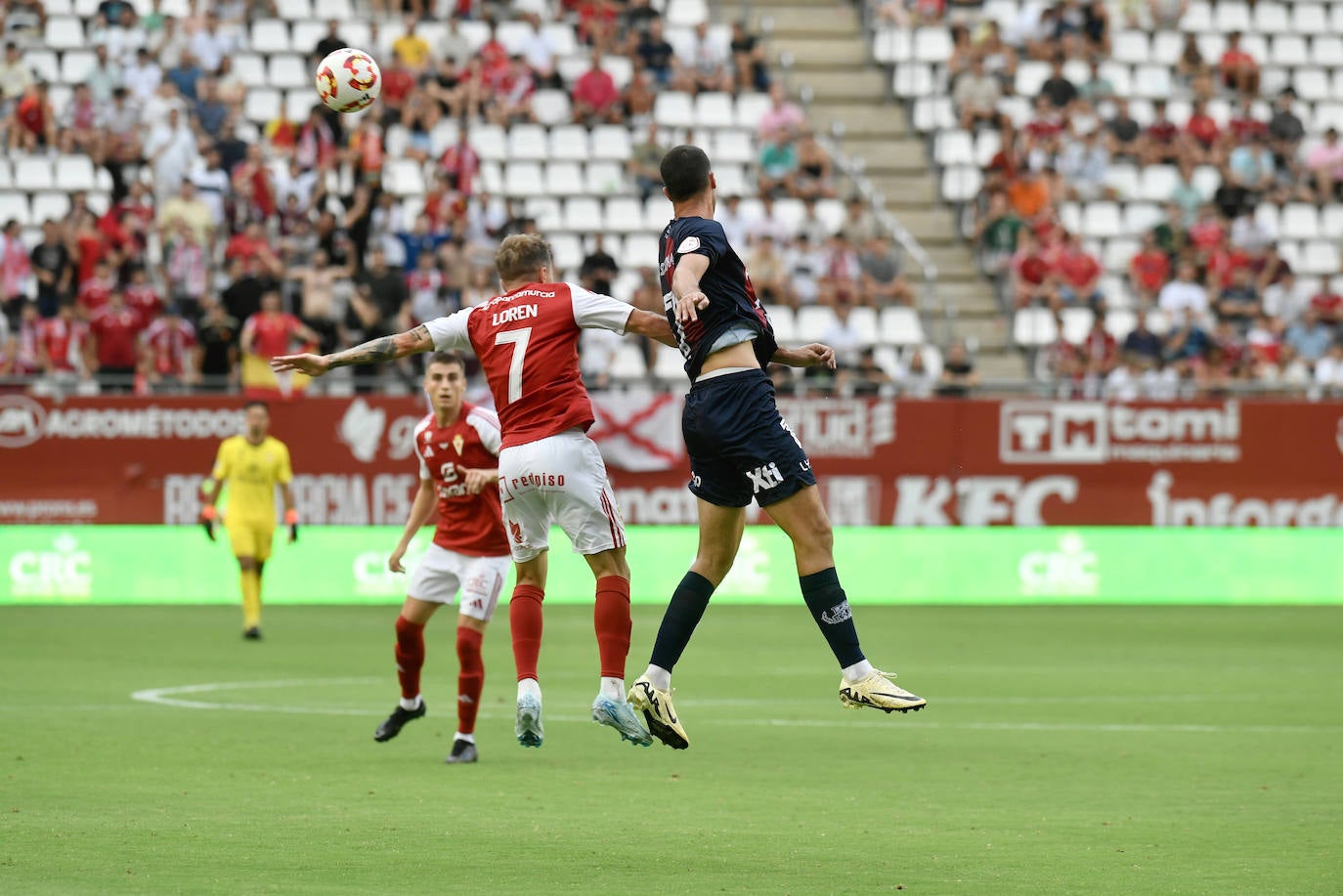 La derrota del Real Murcia frente al Yeclano ante su afición, en imágenes