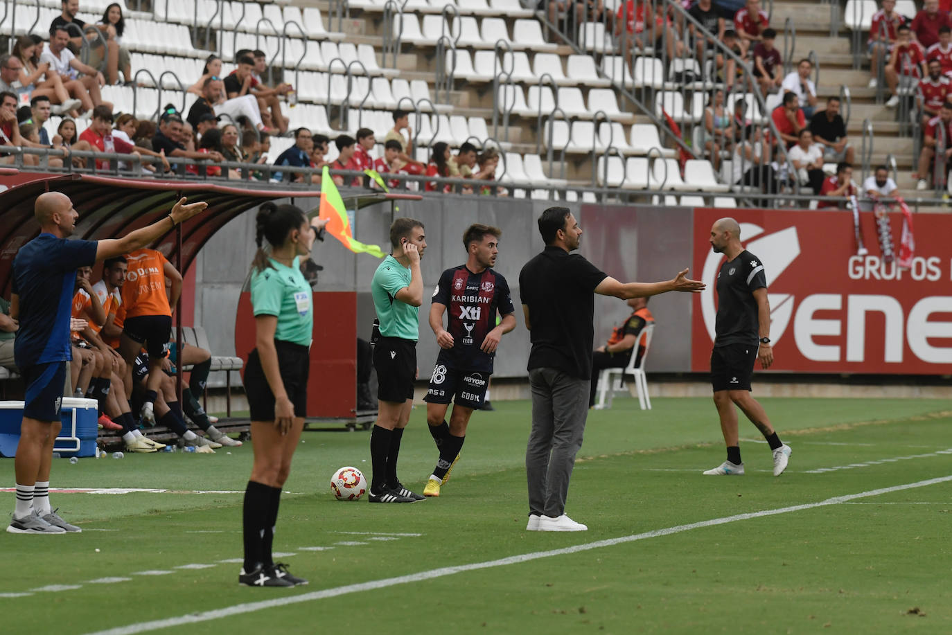 La derrota del Real Murcia frente al Yeclano ante su afición, en imágenes