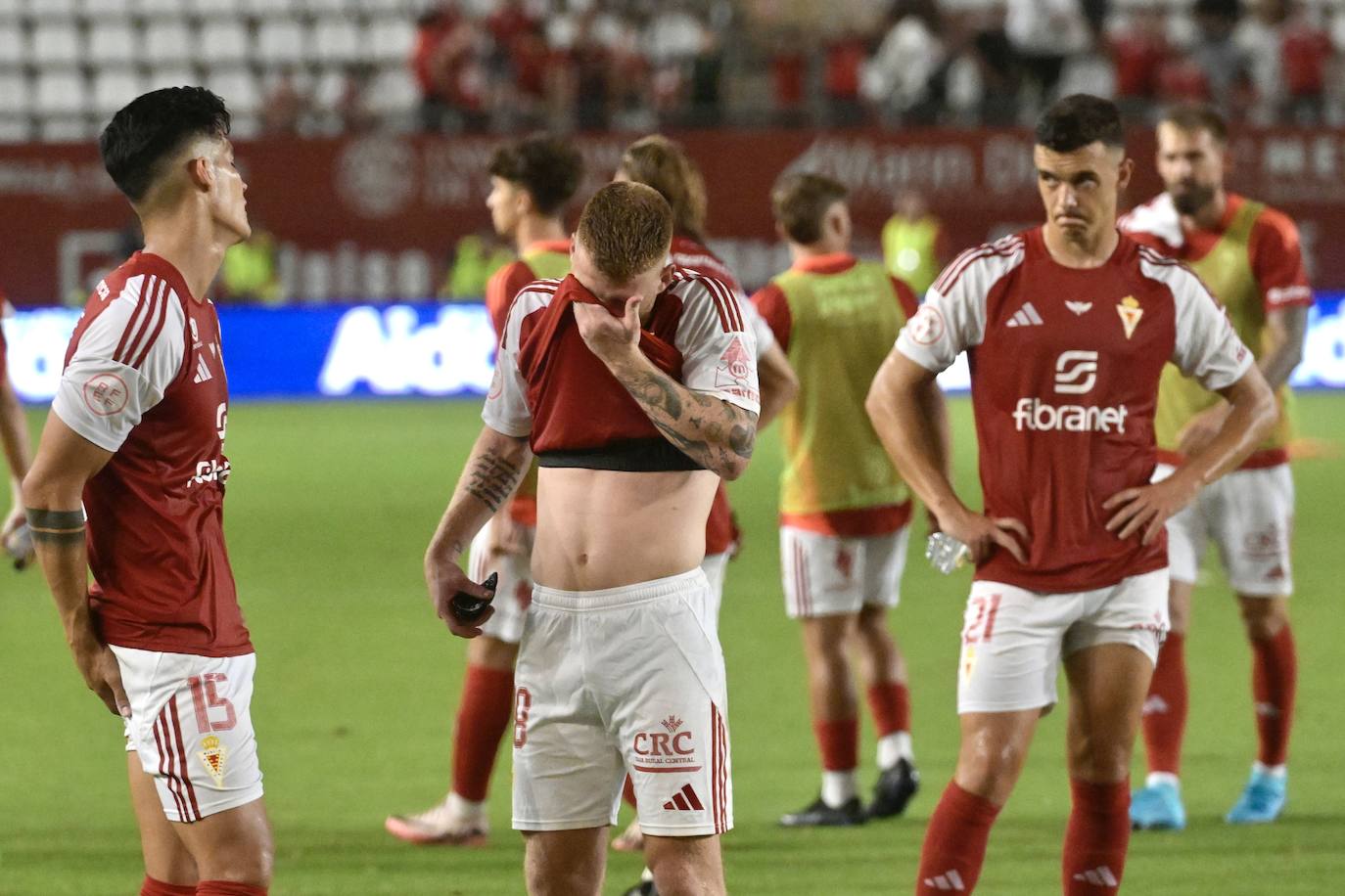 La derrota del Real Murcia frente al Yeclano ante su afición, en imágenes