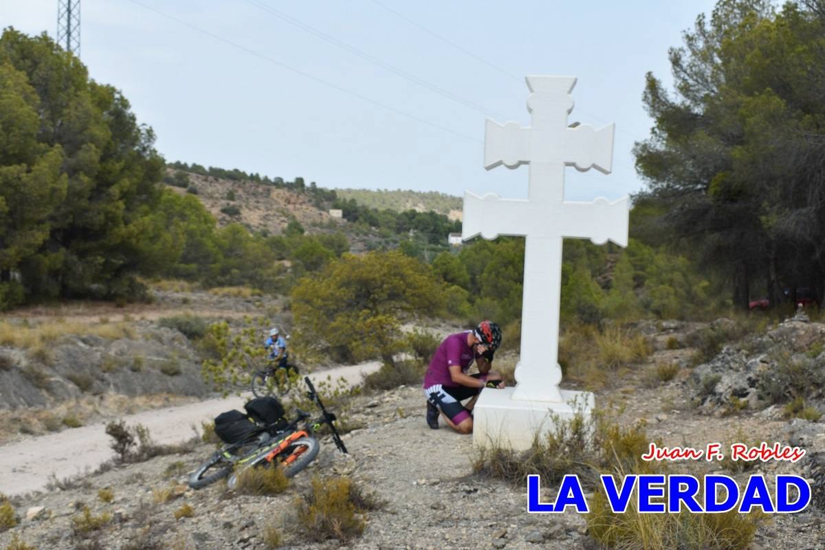 Pedaleando cientos de kilómetros para rezar ante la Vera Cruz de Caravaca